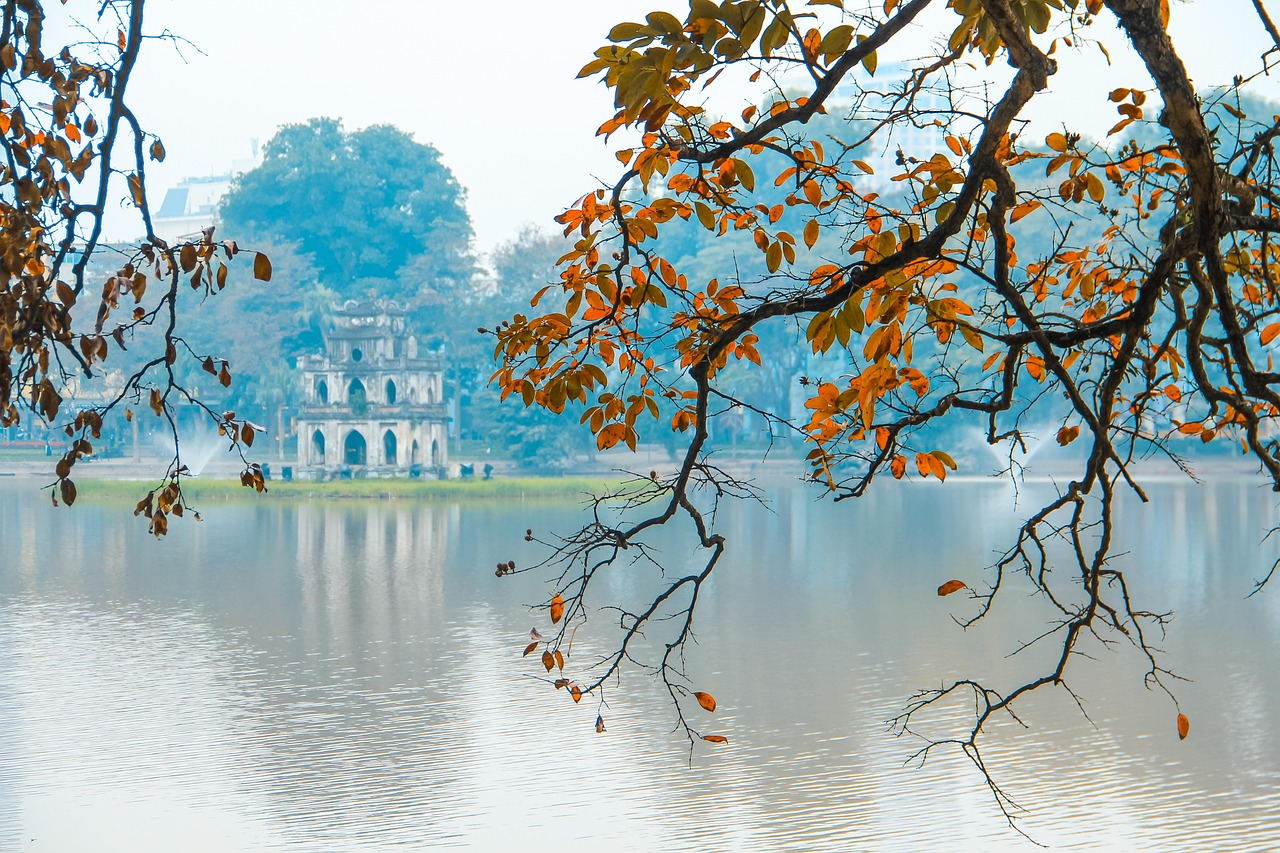 Where is Hoan Kiem lake? 